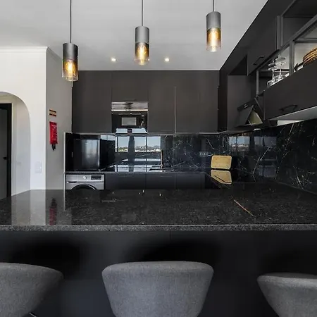 Luxury Apartment *